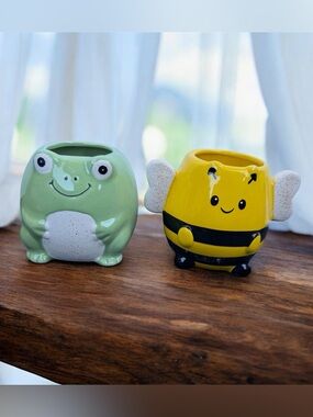 Belavi Frog and Bee Ceramic Planters